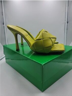 BOTTEGA VENETA/ (Bottega
Veneta) Mules Yellow Size: 38,5
